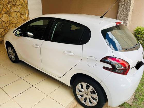 PEUGEOT 208 1.2 ACTIVE 12V FLEX 4P MANUAL PEUGEOT 208 1.2 ACTIVE 12V FLEX 4P MANUAL